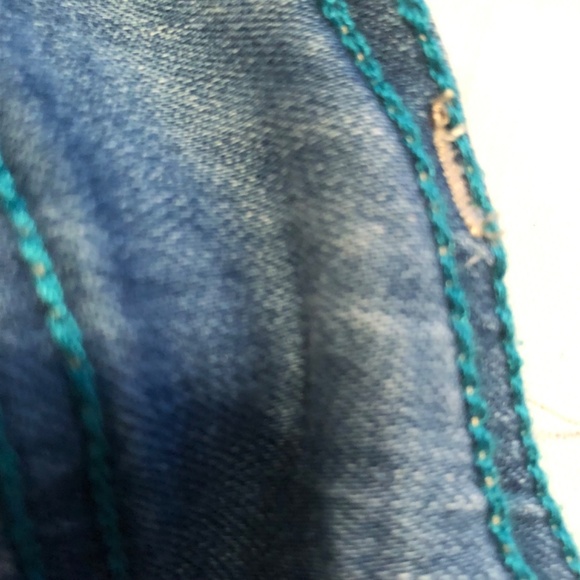 One 5 One capri like jeans, spandex waist, snaps at boot. And on waistband.s-16 - Picture 8 of 9